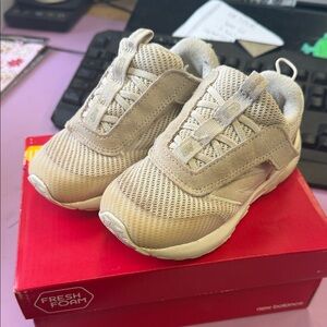 New Balance Kids cream Sneakers 9c